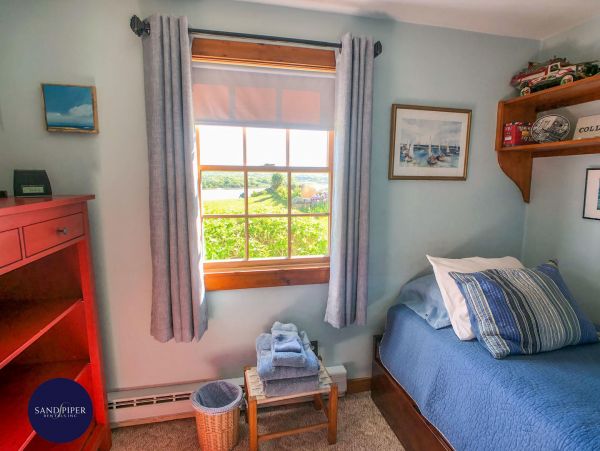 Cape Cod Home 995001