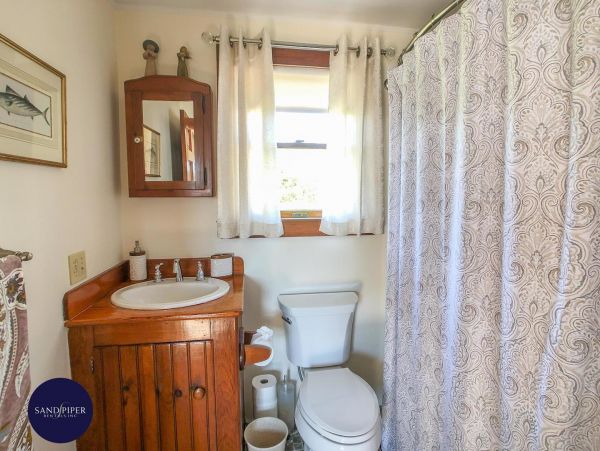 Cape Cod Home 995001