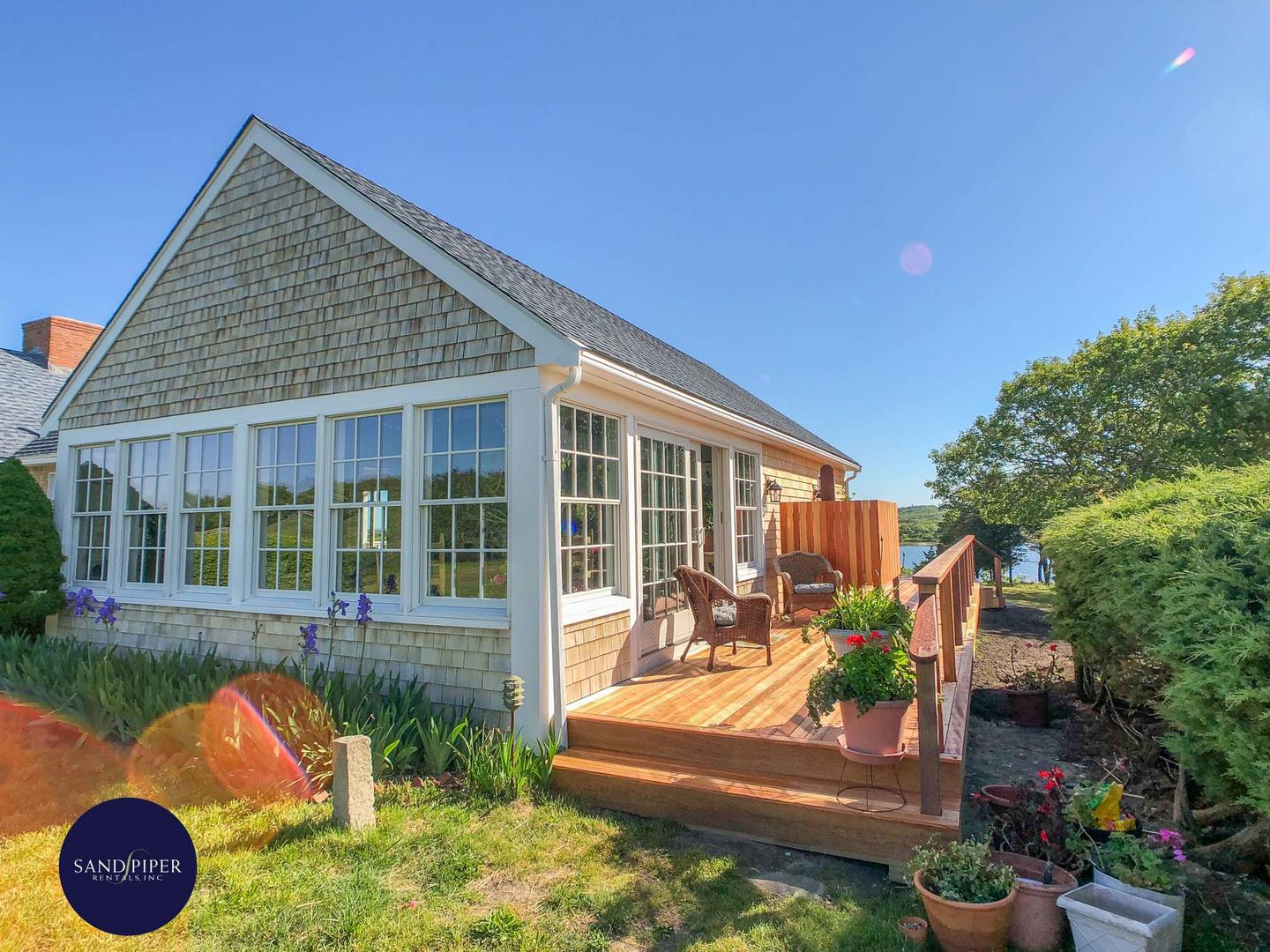 Cape Cod Home 995001