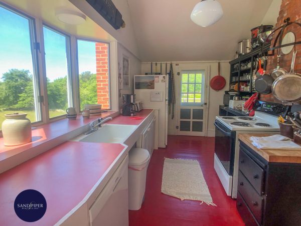 Cape Cod Home 995003