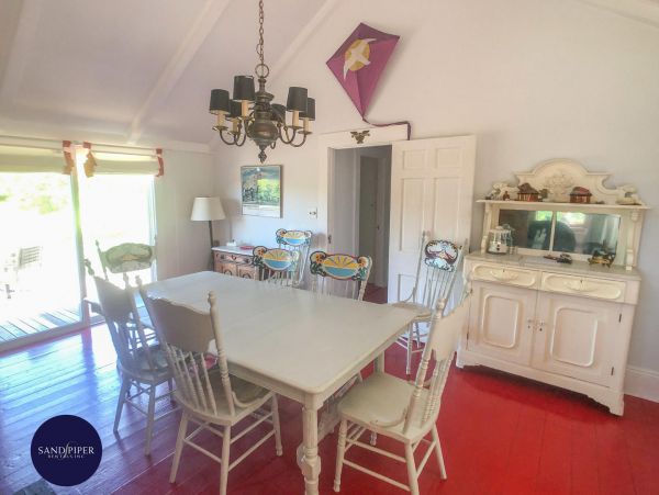 Cape Cod Home 995003