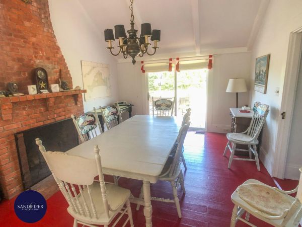Cape Cod Home 995003