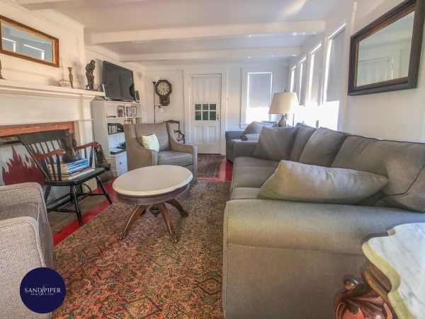 Cape Cod Home 995003