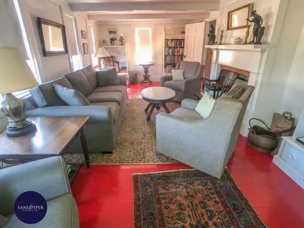 Cape Cod Home 995003