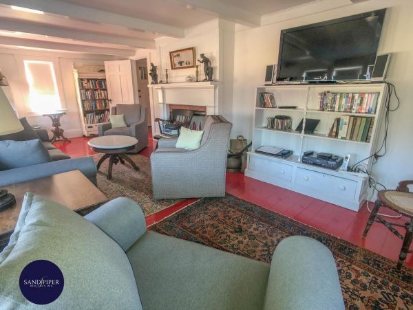 Cape Cod Home 995003