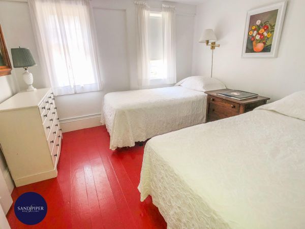 Cape Cod Home 995003