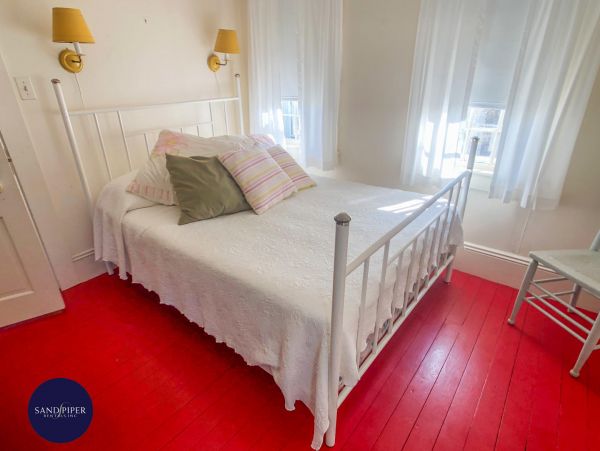 Cape Cod Home 995003