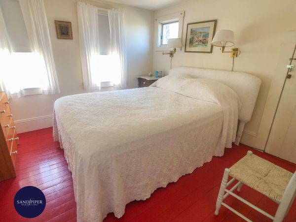 Cape Cod Home 995003
