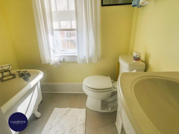 Cape Cod Home 995003