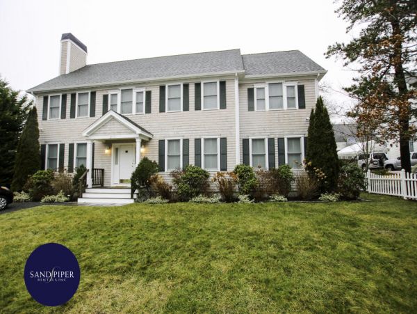 Cape Cod Home 995004