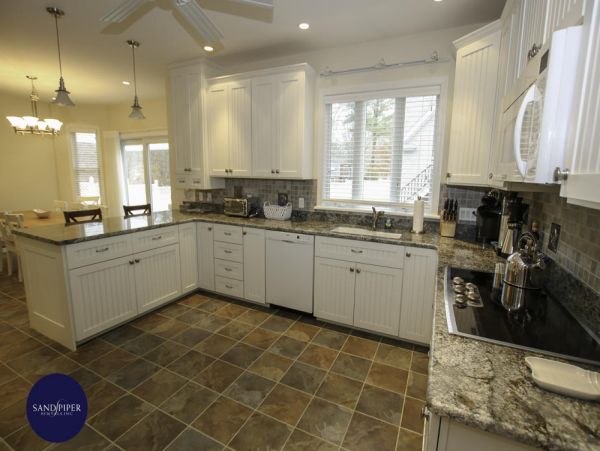 Cape Cod Home 995004