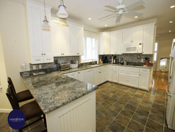 Cape Cod Home 995004