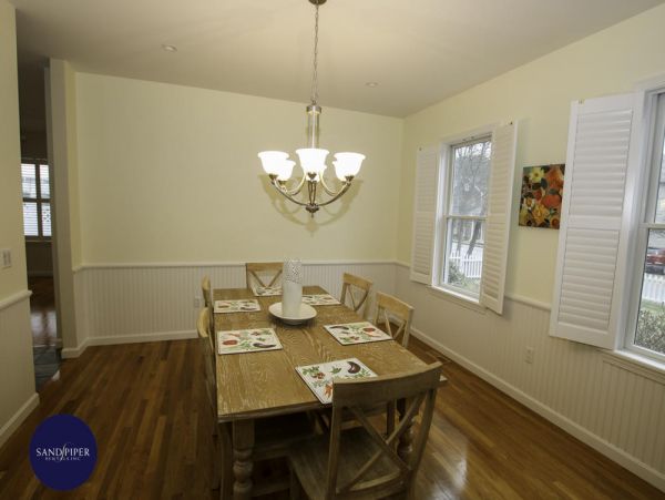 Cape Cod Home 995004