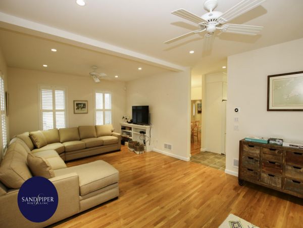 Cape Cod Home 995004