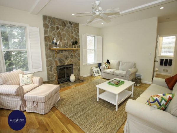 Cape Cod Home 995004