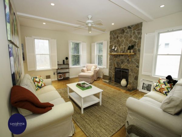 Cape Cod Home 995004