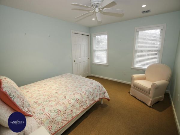 Cape Cod Home 995004
