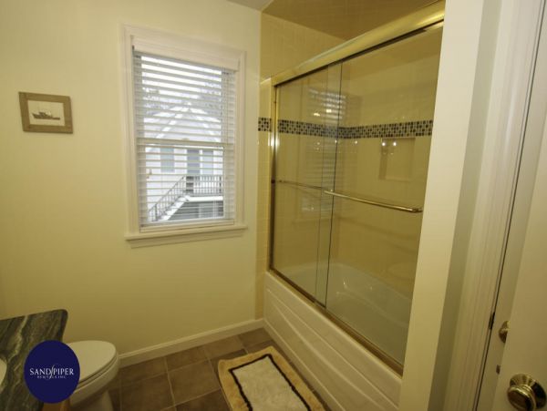 Cape Cod Home 995004