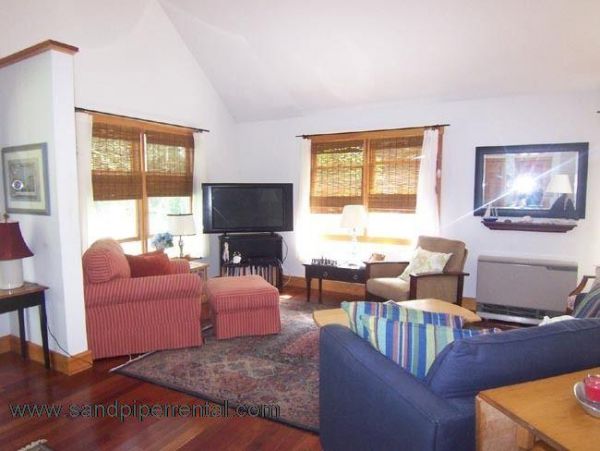 Cape Cod Home 995005