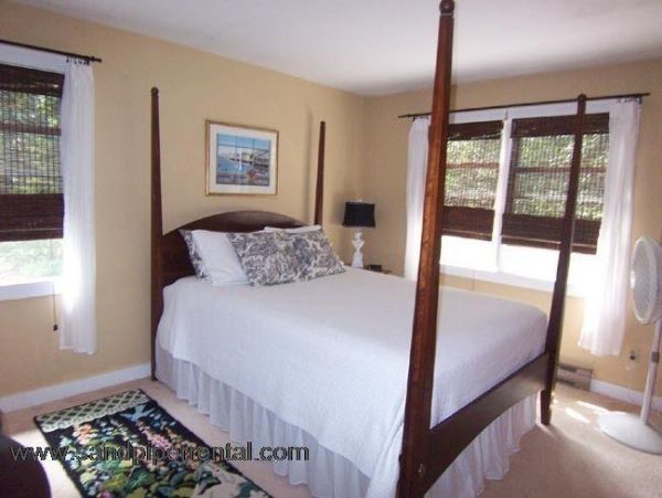 Cape Cod Home 995005