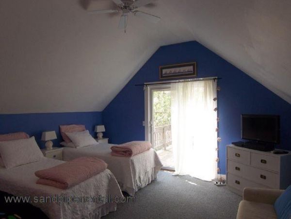 Cape Cod Home 995005