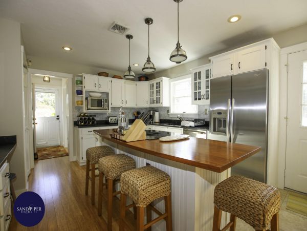 Cape Cod Home 995006