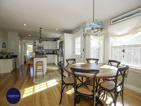 Cape Cod Home 995006