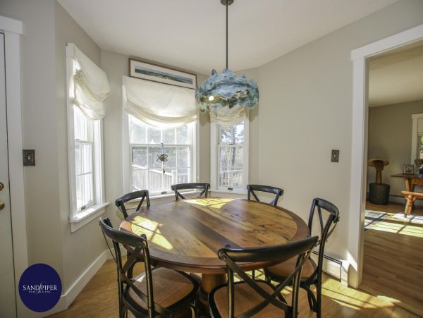 Cape Cod Home 995006