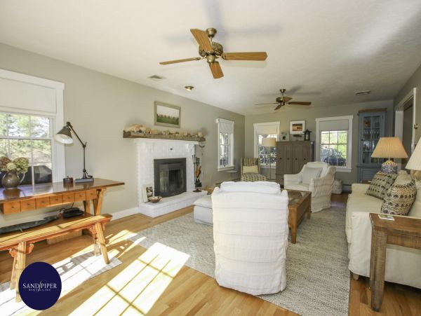 Cape Cod Home 995006