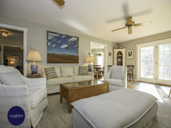 Cape Cod Home 995006