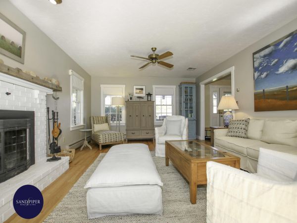 Cape Cod Home 995006