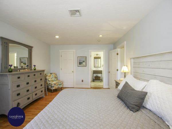 Cape Cod Home 995006