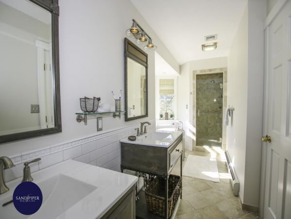 Cape Cod Home 995006