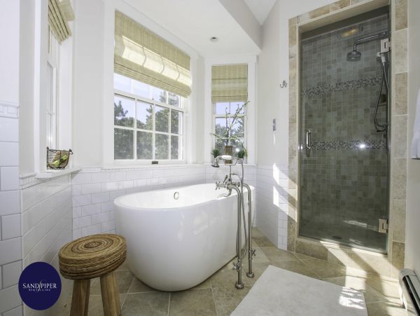 Cape Cod Home 995006