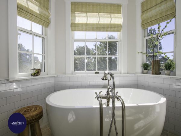 Cape Cod Home 995006