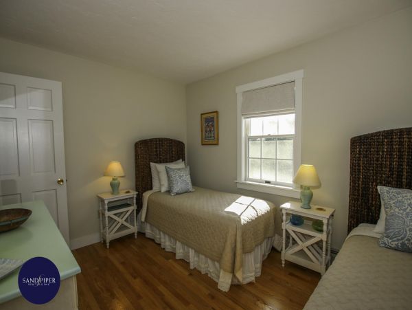 Cape Cod Home 995006