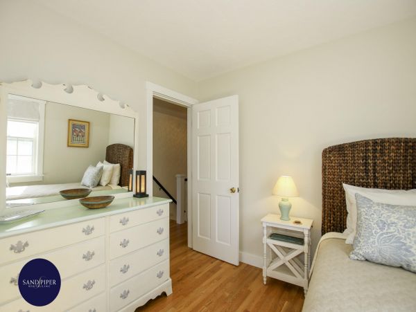 Cape Cod Home 995006