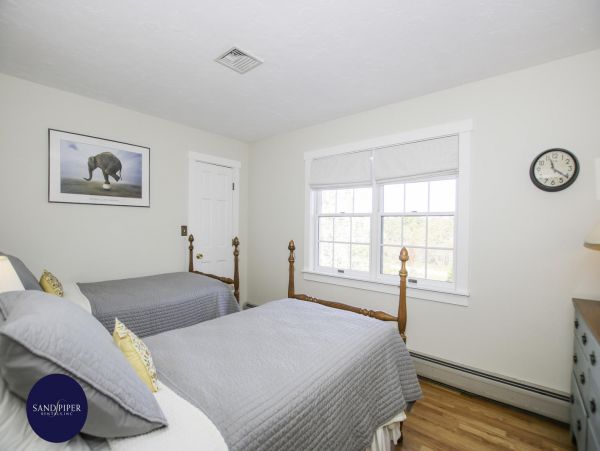 Cape Cod Home 995006