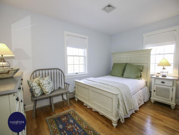Cape Cod Home 995006