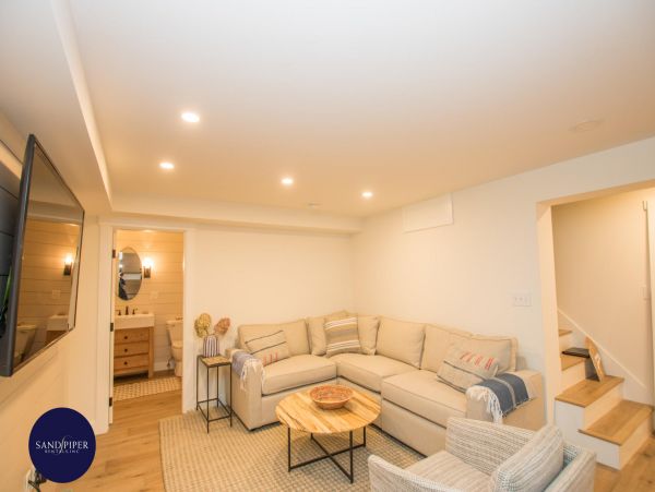 Cape Cod Home 995006