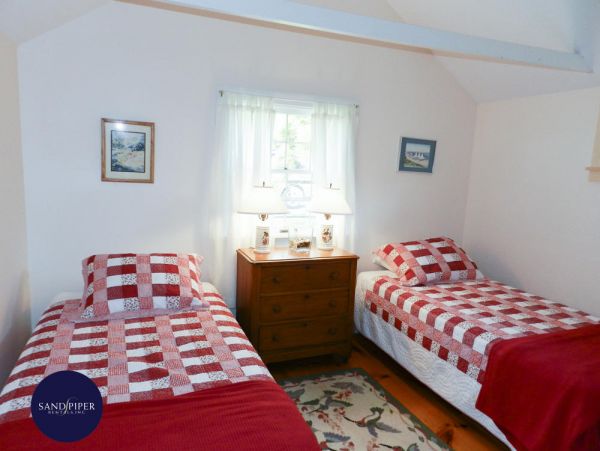 Cape Cod Home 995007