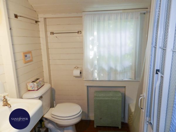 Cape Cod Home 995007