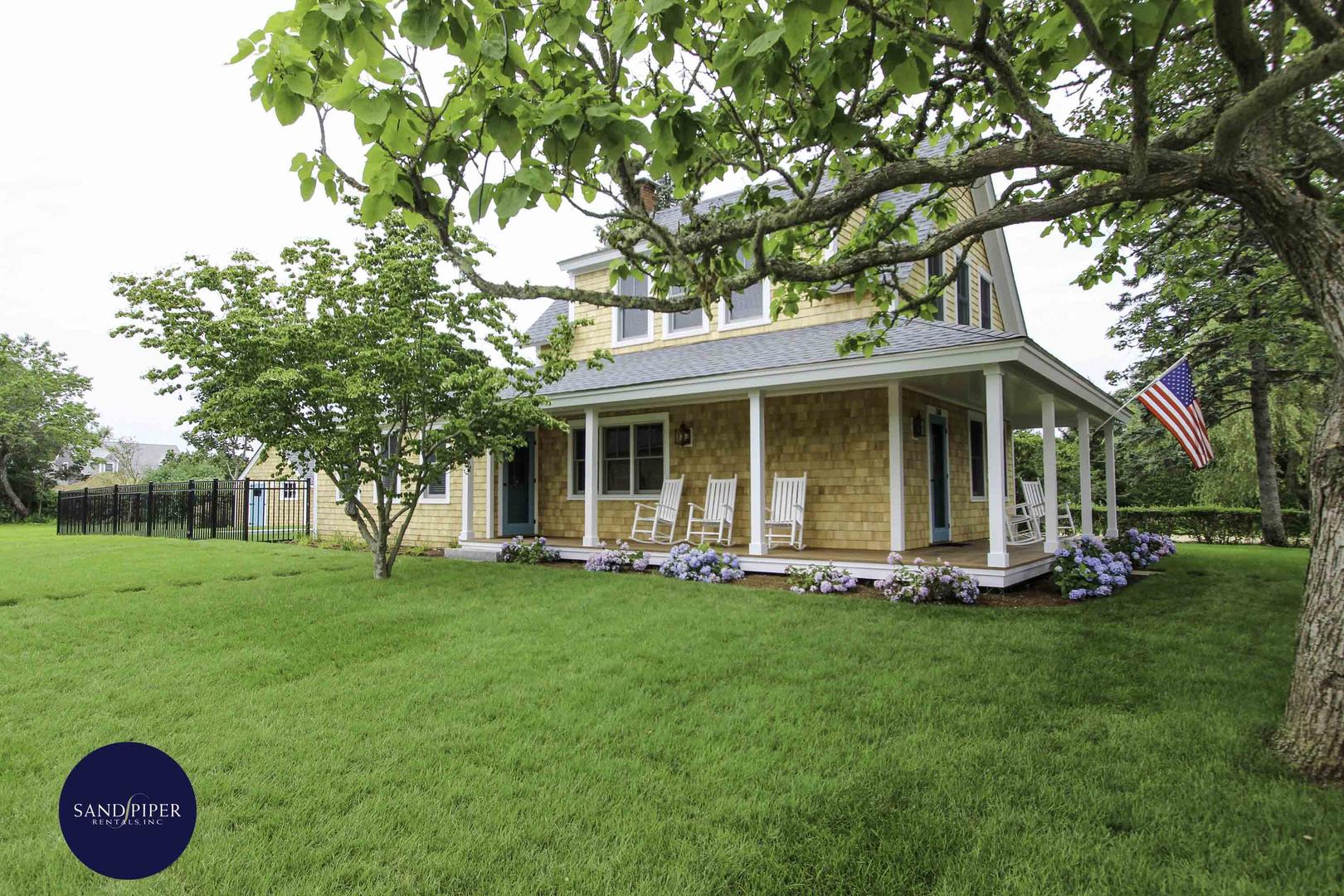 Cape Cod Home 995008