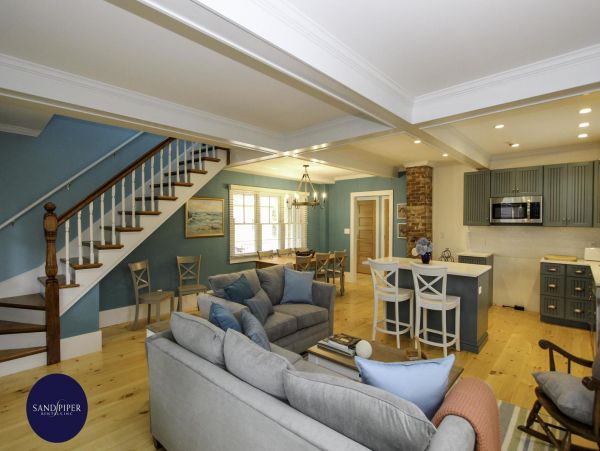 Cape Cod Home 995008