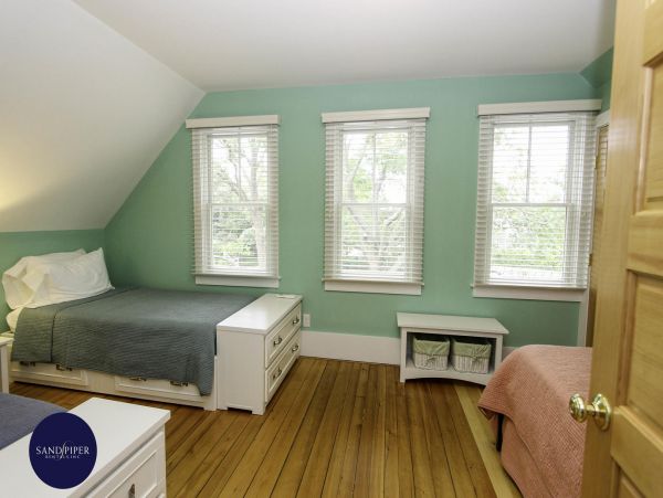Cape Cod Home 995008