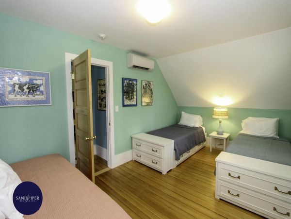 Cape Cod Home 995008