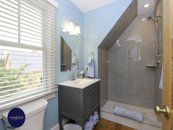 Cape Cod Home 995008