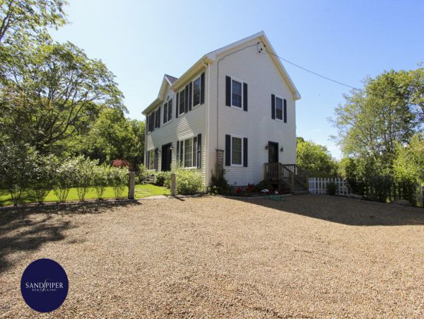 Cape Cod Home 995009