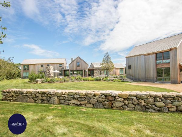 Cape Cod Home 995010