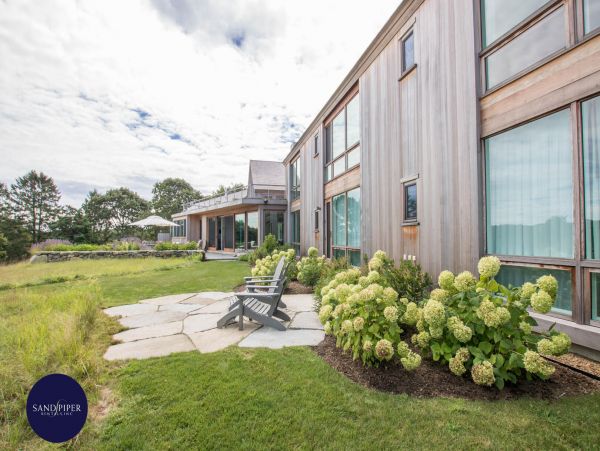 Cape Cod Home 995010